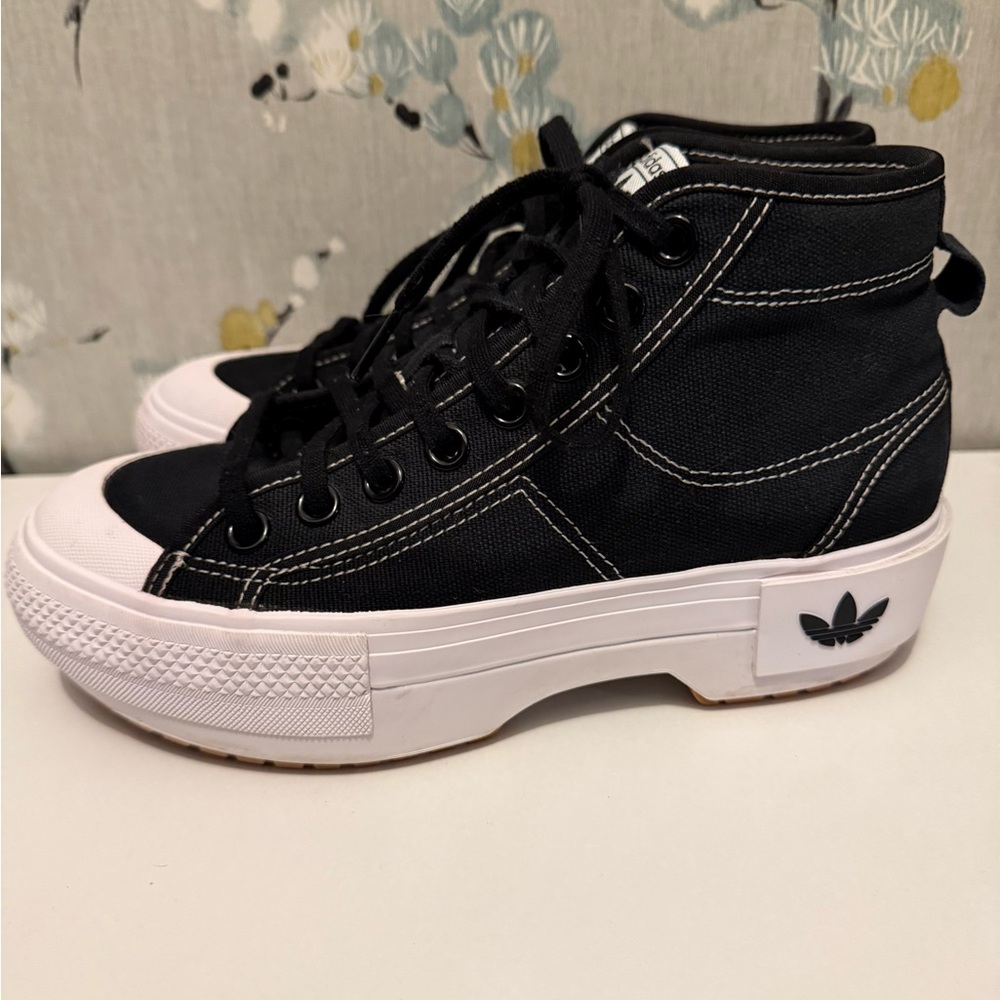 Adidas Classic Black and White Low-Tops - Picture 3 of 8